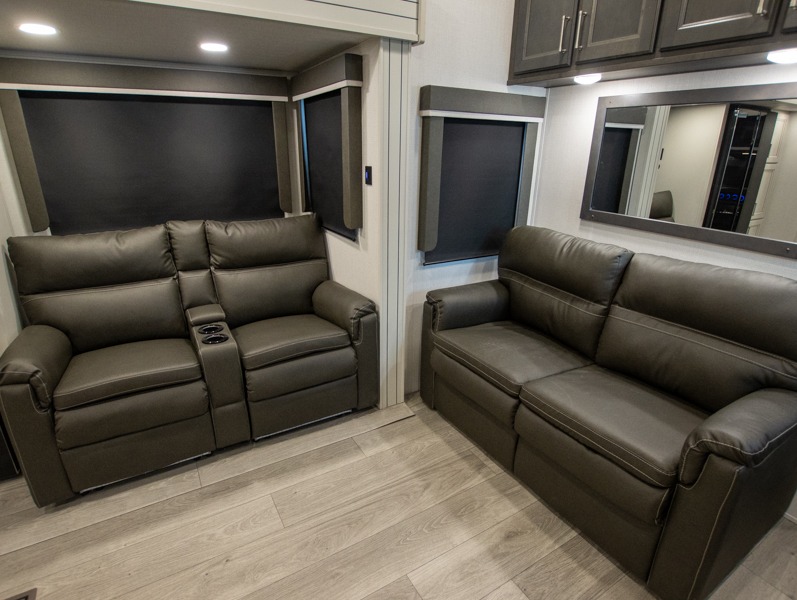 2025 Keystone Cougar Half-Ton (Fifth Wheel) 26RKE, $ 65,236
