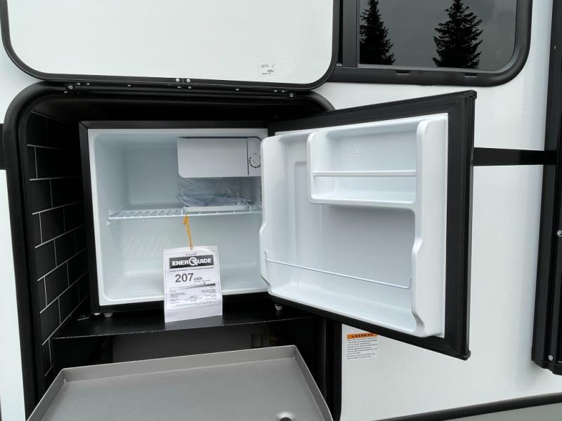 2025 Keystone Cougar Half-Ton (Travel Trailer) 25M, $ 49,990