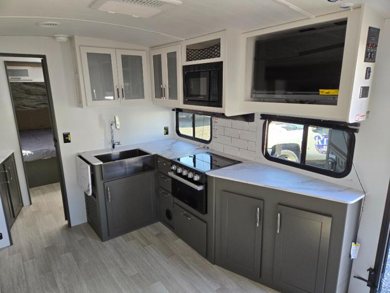 2025 Keystone Bullet Crossfire (Double-Axle - West, $ 36,990