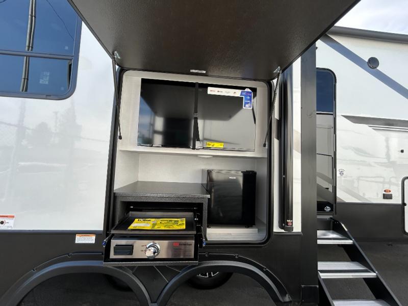 2025 Keystone Montana High Country 325RK, $ 98,990