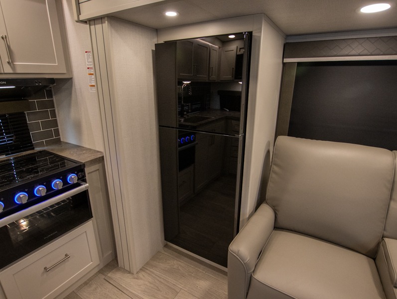 2025 Keystone Cougar Half-Ton (Travel Trailer - Ea, $ 52,682
