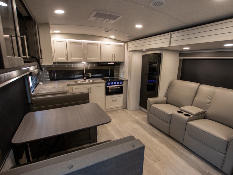 2025 Keystone Cougar Half-Ton (Travel Trailer - Ea, $ 52,682
