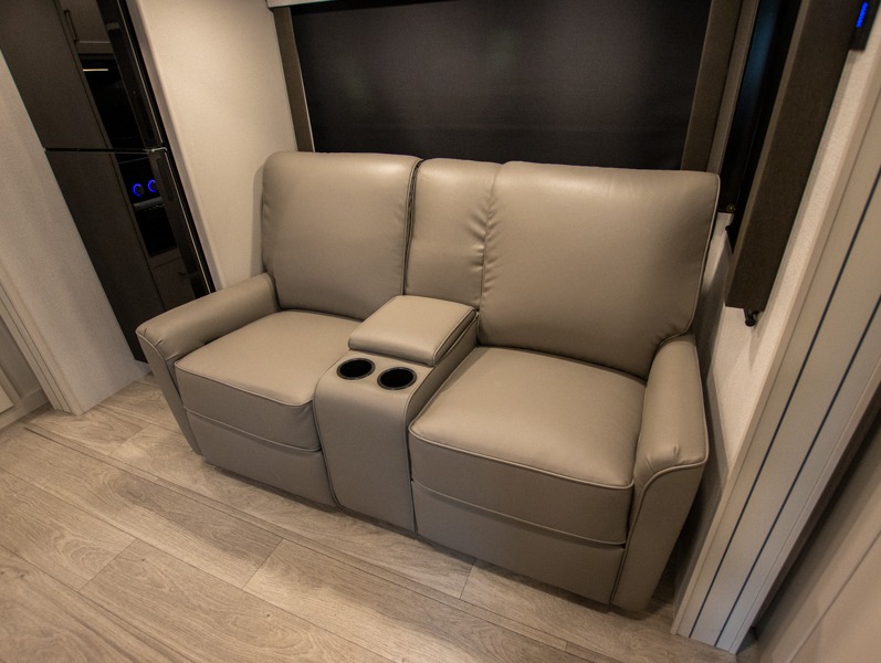 2025 Keystone Cougar Half-Ton (Travel Trailer - Ea, $ 52,682