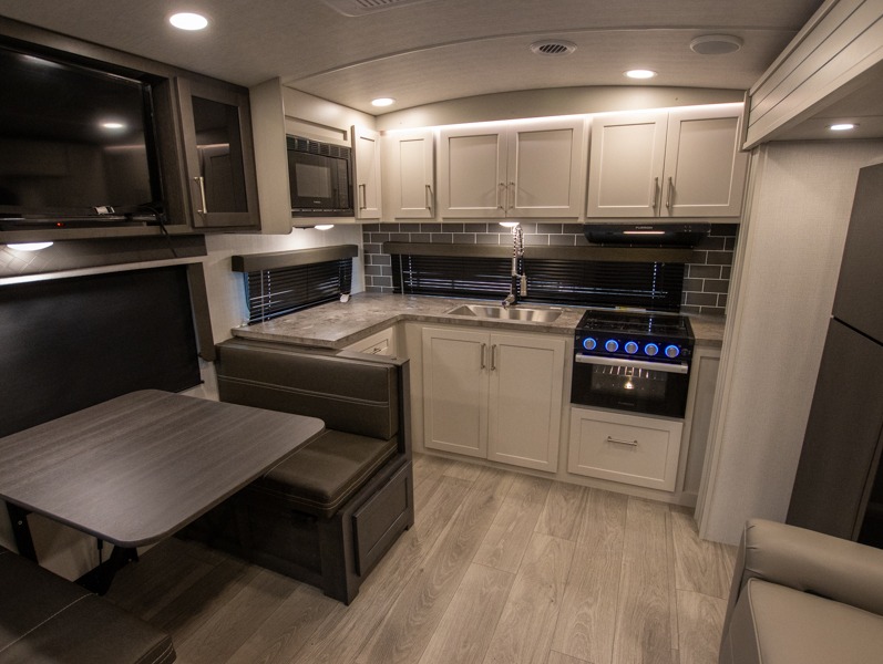 2025 Keystone Cougar Half-Ton (Travel Trailer - Ea, $ 52,682