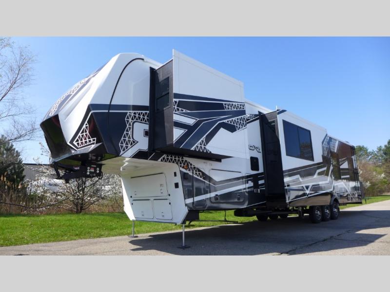 2025 Keystone Raptor 433, $ 182,035