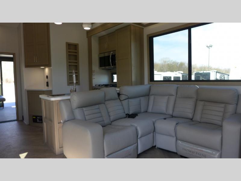 2025 Keystone Raptor 433, $ 182,035