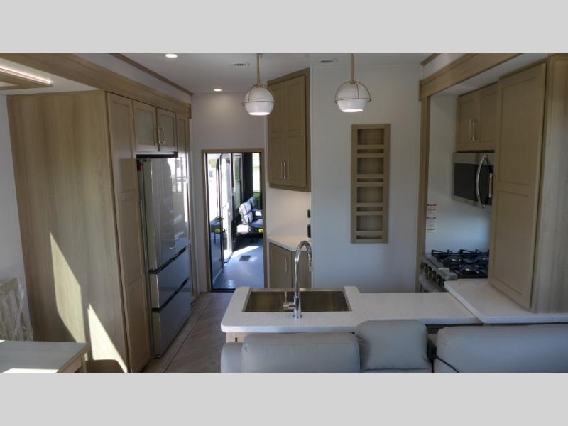 2025 Keystone Raptor 433, $ 182,035