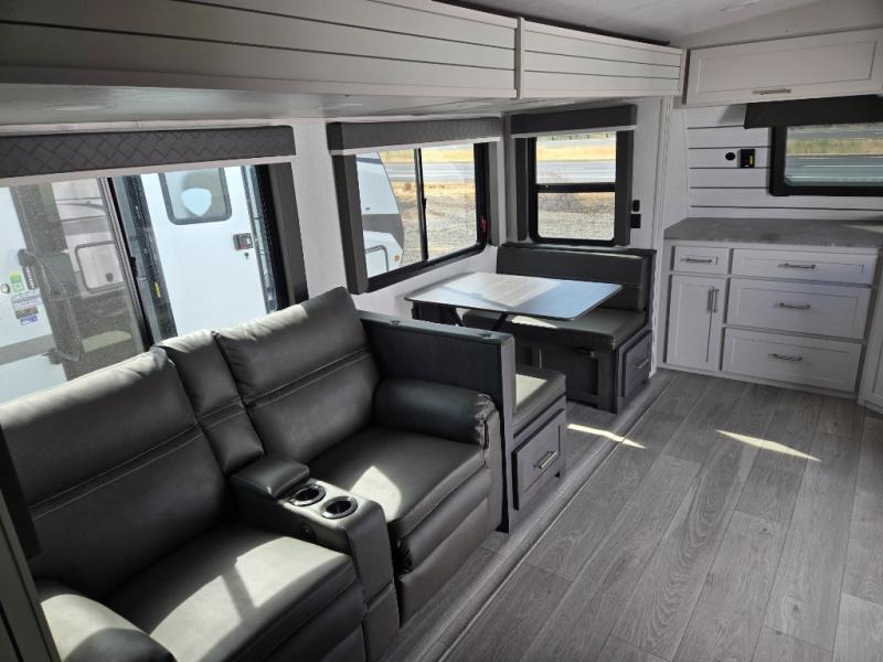2025 Keystone Cougar Half-Ton (Travel Trailer) 25F, $ 53,990