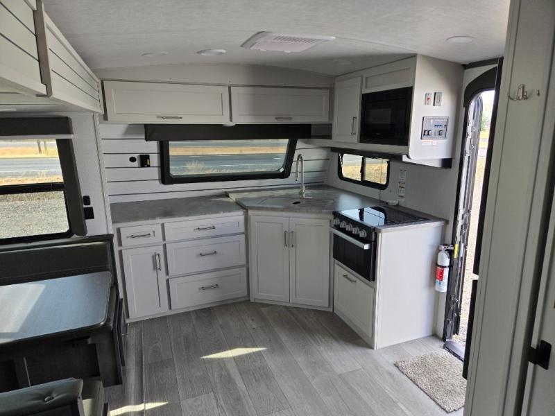 2025 Keystone Cougar Half-Ton (Travel Trailer) 25F, $ 53,990