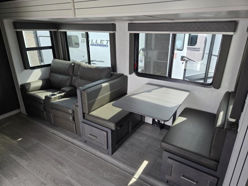 2025 Keystone Cougar Half-Ton (Travel Trailer) 25F, $ 53,990