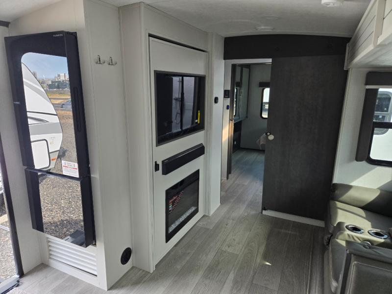 2025 Keystone Cougar Half-Ton (Travel Trailer) 25F, $ 53,990