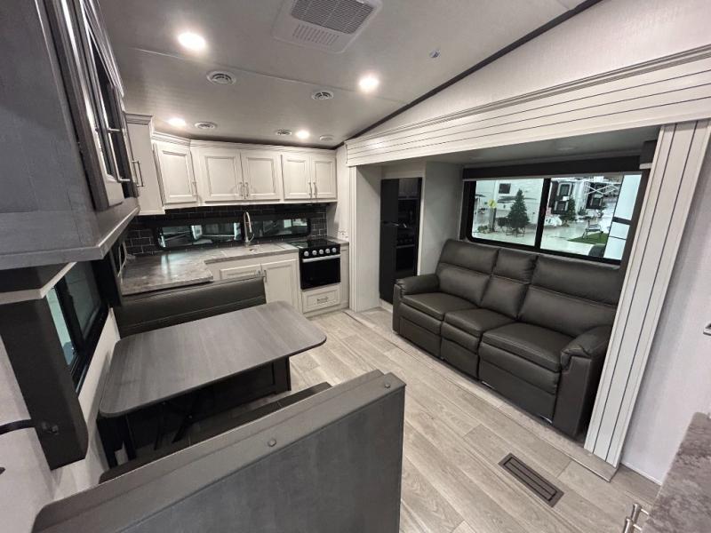 2025 Keystone Cougar Half-Ton (Fifth Wheel) 23MLE, $ 57,990