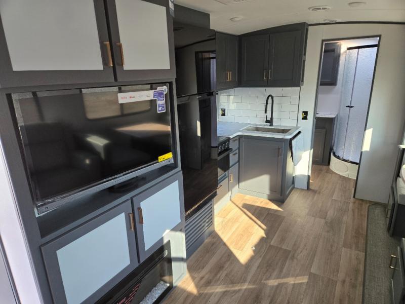 2025 Keystone Bullet Crossfire (Double-Axle - West, $ 43,990