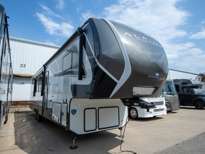 2025 Keystone Alpine Avalanche Edition 390DS, $ 106,270