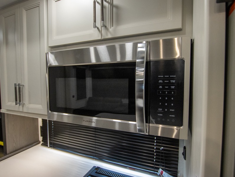 2025 Keystone Alpine Avalanche Edition 390DS, $ 106,270