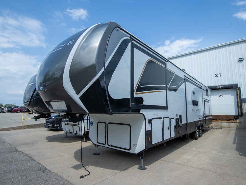 2025 Keystone Alpine Avalanche Edition 390DS, $ 106,270