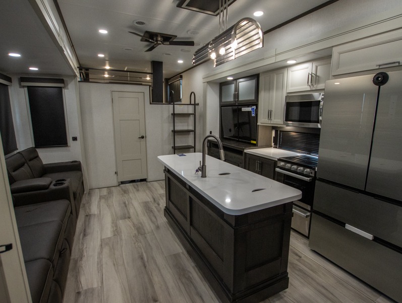 2025 Keystone Alpine Avalanche Edition 390DS, $ 106,270