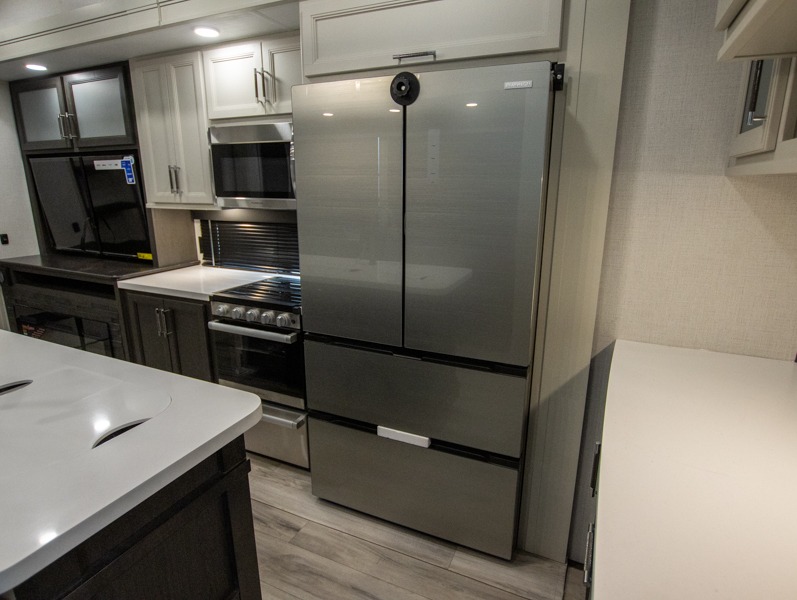 2025 Keystone Alpine Avalanche Edition 390DS, $ 106,270