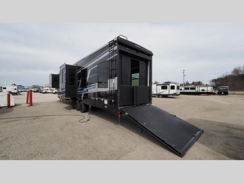 2025 Keystone Fuzion 442, $ 182,297