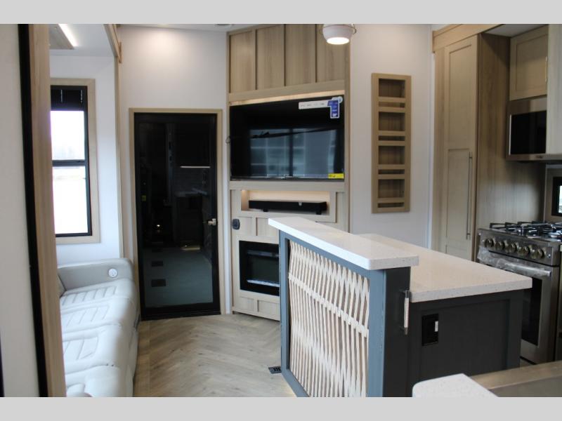 2025 Keystone Raptor 415, $ 180,865