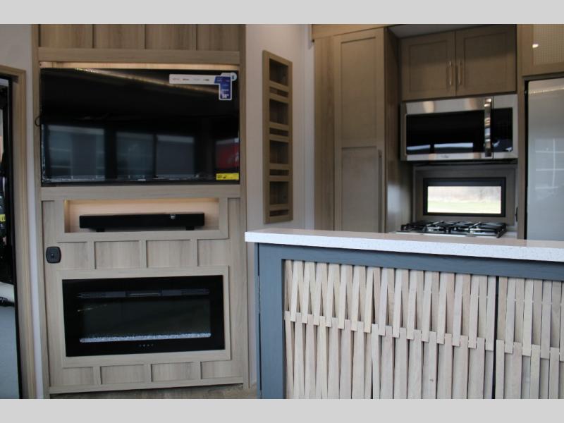 2025 Keystone Raptor 415, $ 180,865