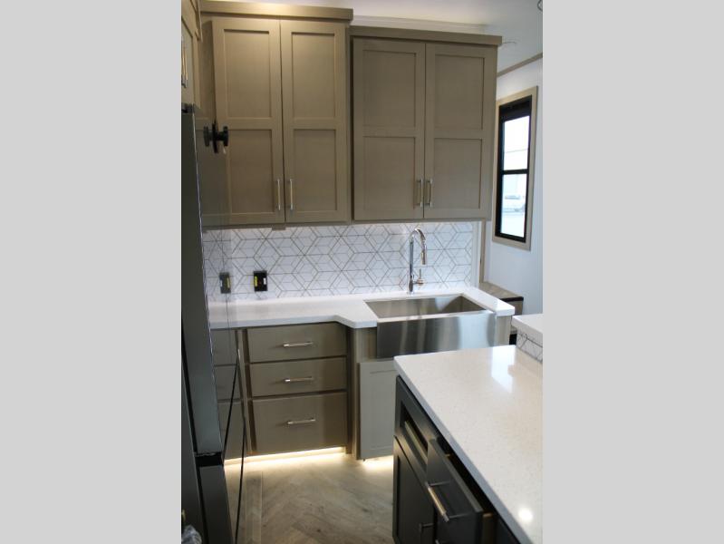 2025 Keystone Raptor 415, $ 180,865