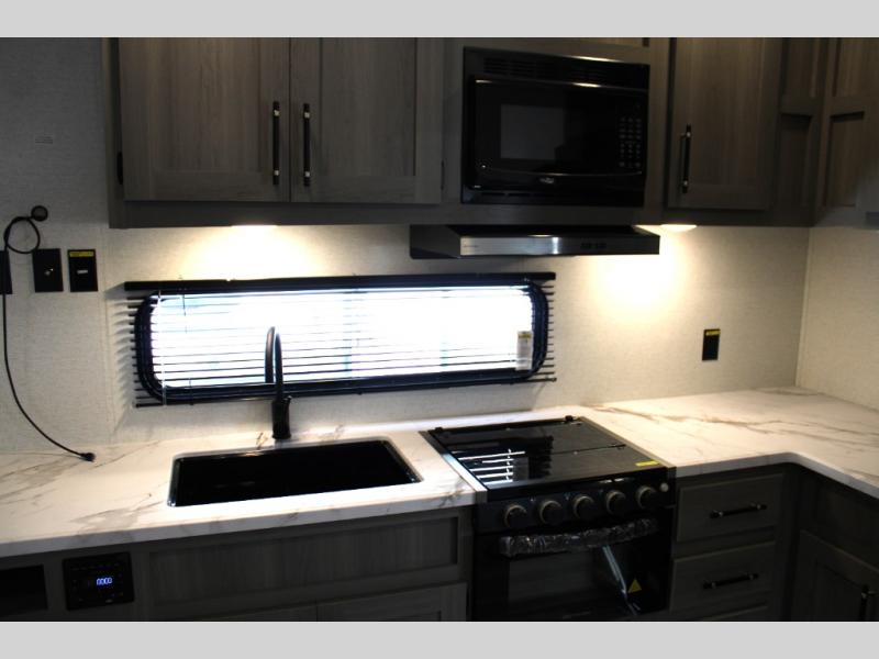 2025 Keystone Raptor Carbon Aluminum 29WFO, $ 29,990