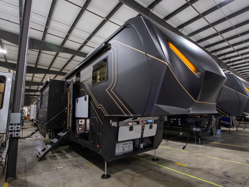 2025 Keystone Raptor 441, $ 177,984