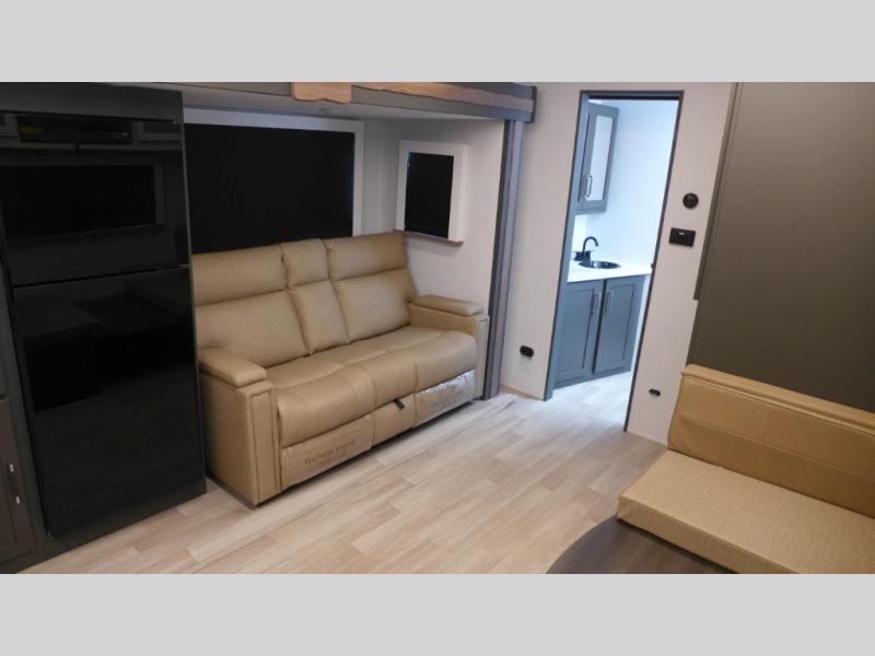 2025 Keystone Bullet Crossfire 245RKS, $ 40,164