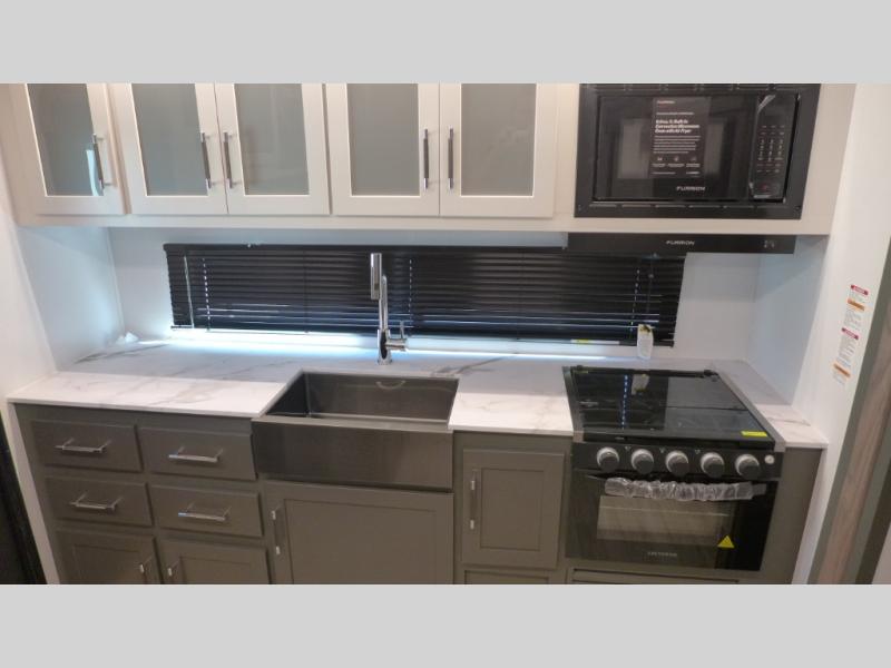 2025 Keystone Bullet Crossfire 245RKS, $ 40,164