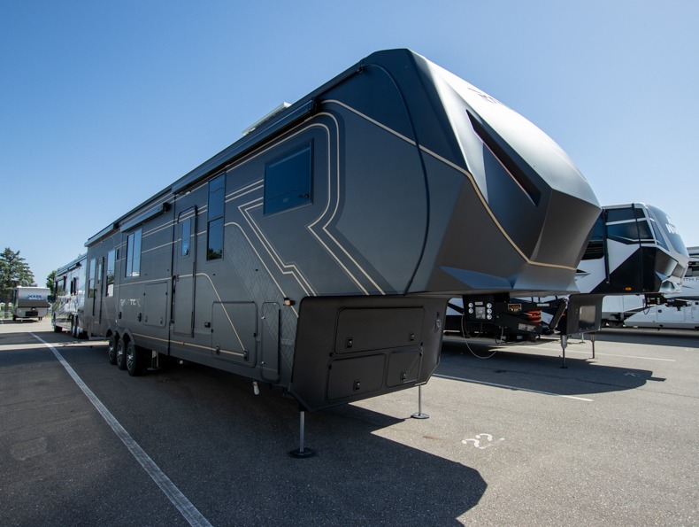 2025 Keystone Raptor 441, $ 180,235