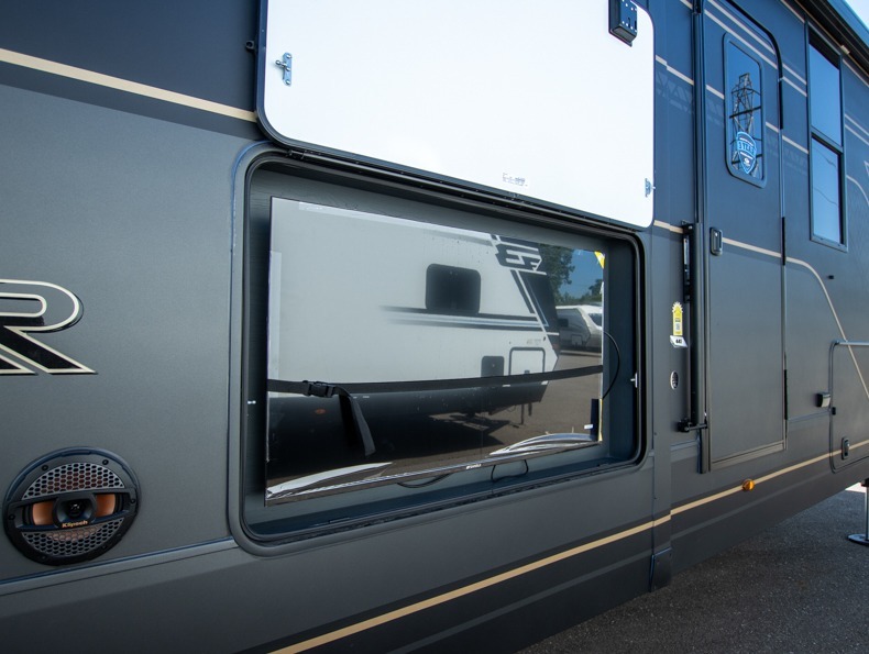 2025 Keystone Raptor 441, $ 180,235