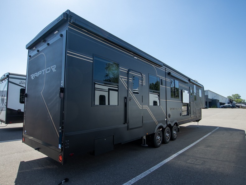 2025 Keystone Raptor 441, $ 180,235