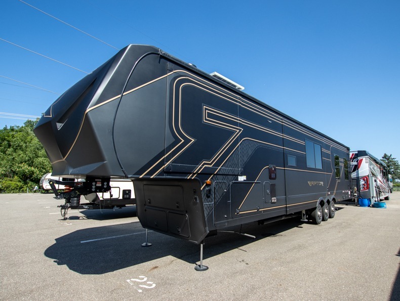 2025 Keystone Raptor 441, $ 180,235