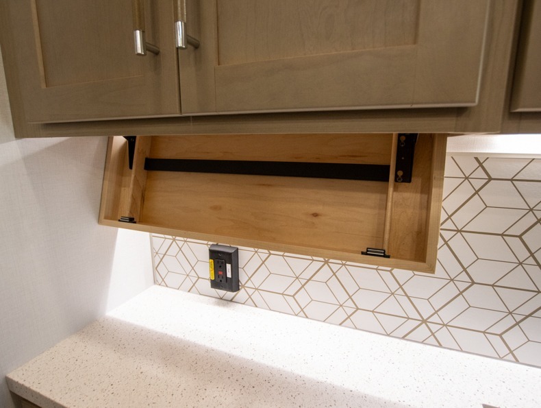 2025 Keystone Raptor 441, $ 180,235