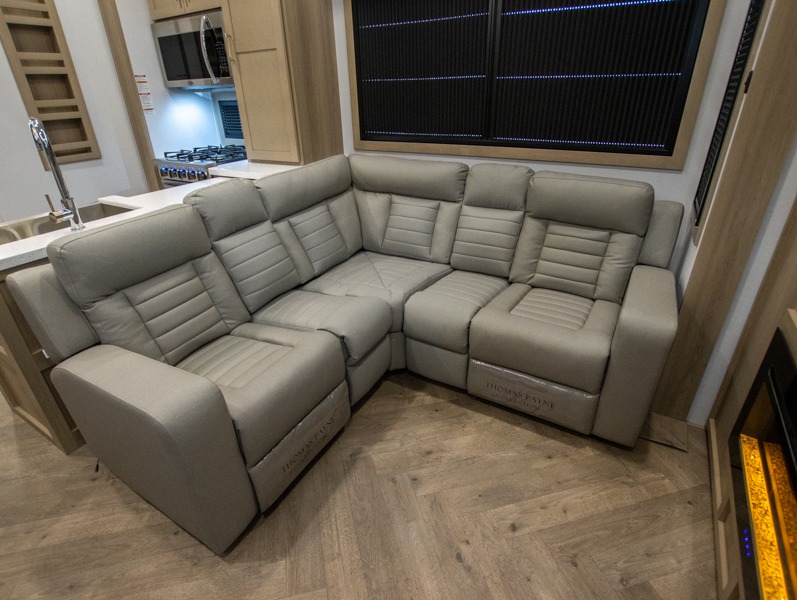 2025 Keystone Raptor 433, $ 183,865