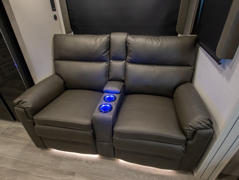 2025 Keystone Cougar Half-Ton (Fifth Wheel) 26RKE, $ 71,236