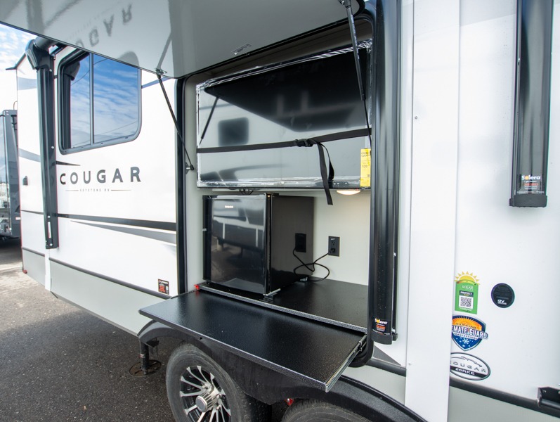 2025 Keystone Cougar Half-Ton (Fifth Wheel) 26RKE, $ 71,236