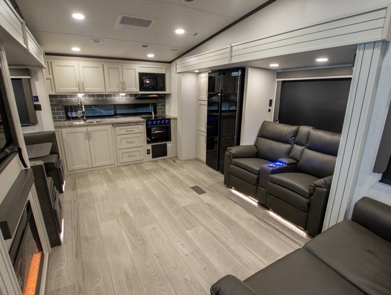 2025 Keystone Cougar Half-Ton (Fifth Wheel) 26RKE, $ 71,236