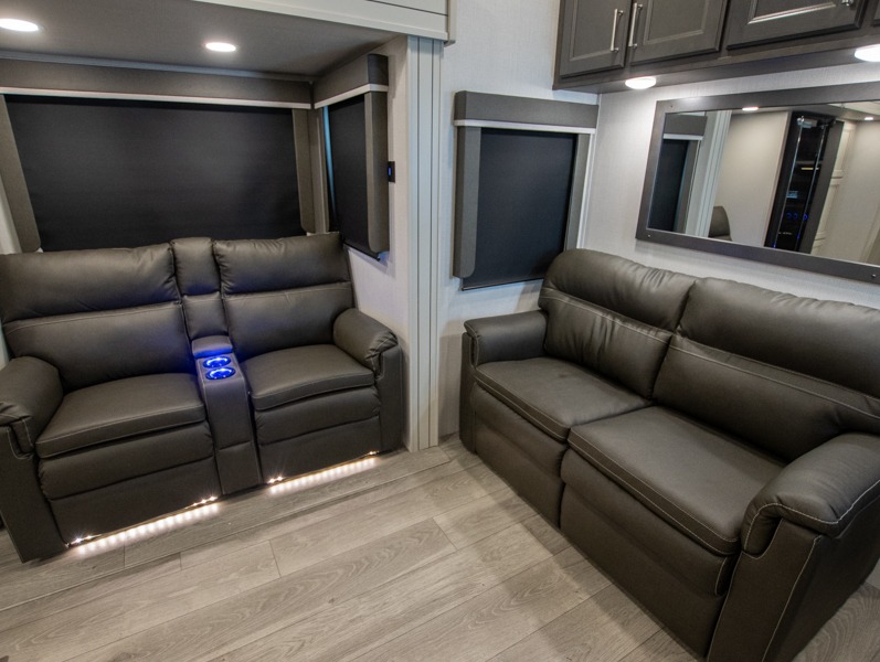 2025 Keystone Cougar Half-Ton (Fifth Wheel) 26RKE, $ 71,236