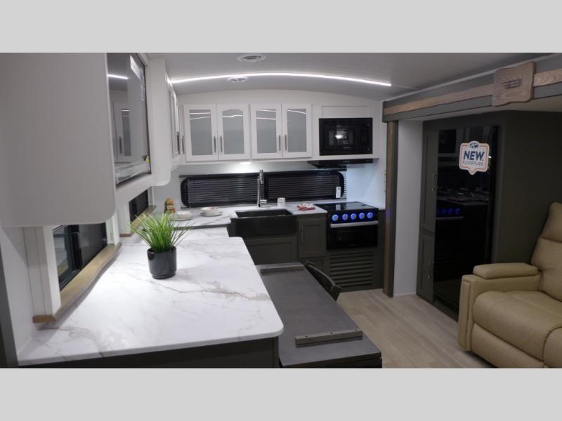 2025 Keystone Bullet Crossfire 270RKS, $ 52,464