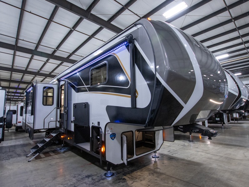 2025 Keystone Alpine Avalanche Edition 366LS, $ 104,110