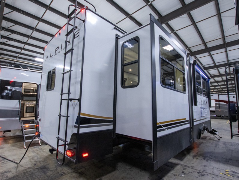 2025 Keystone Alpine Avalanche Edition 366LS, $ 104,110