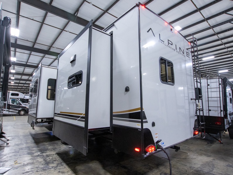 2025 Keystone Alpine Avalanche Edition 366LS, $ 104,110