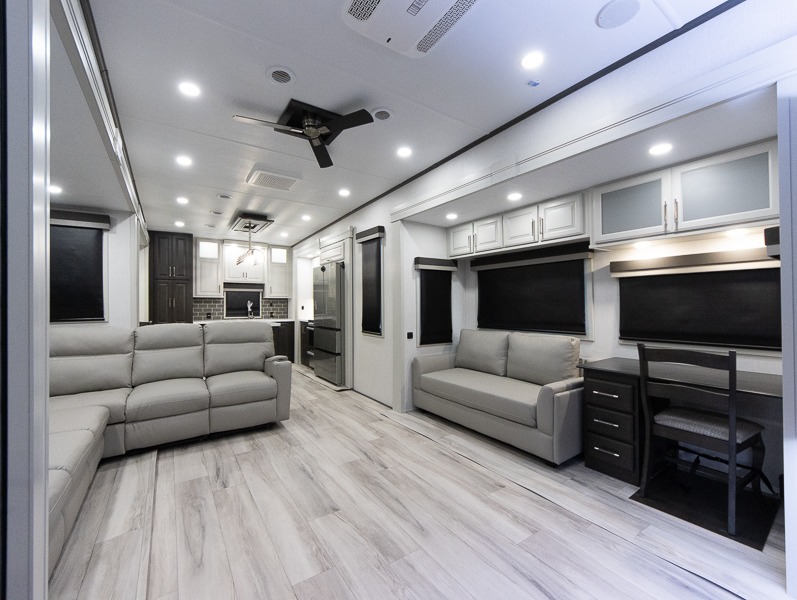 2025 Keystone Alpine Avalanche Edition 366LS, $ 104,110