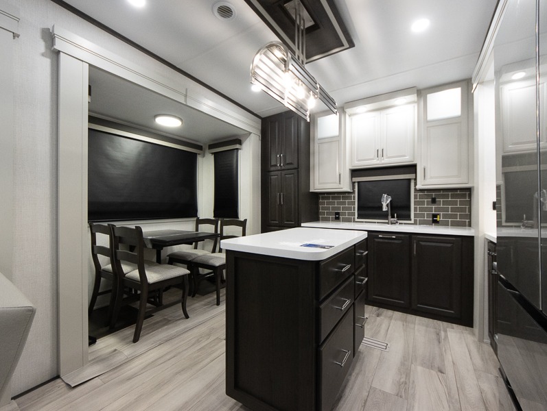 2025 Keystone Alpine Avalanche Edition 366LS, $ 104,110