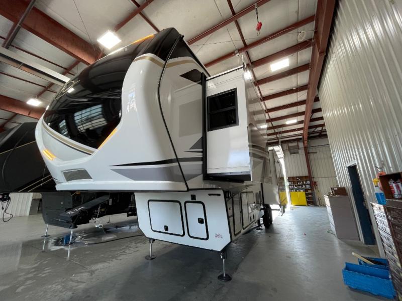 2025 Keystone Montana 3532SP, $ 123,878