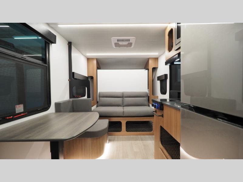 2025 Keystone Reign 15RB, $ 23,990