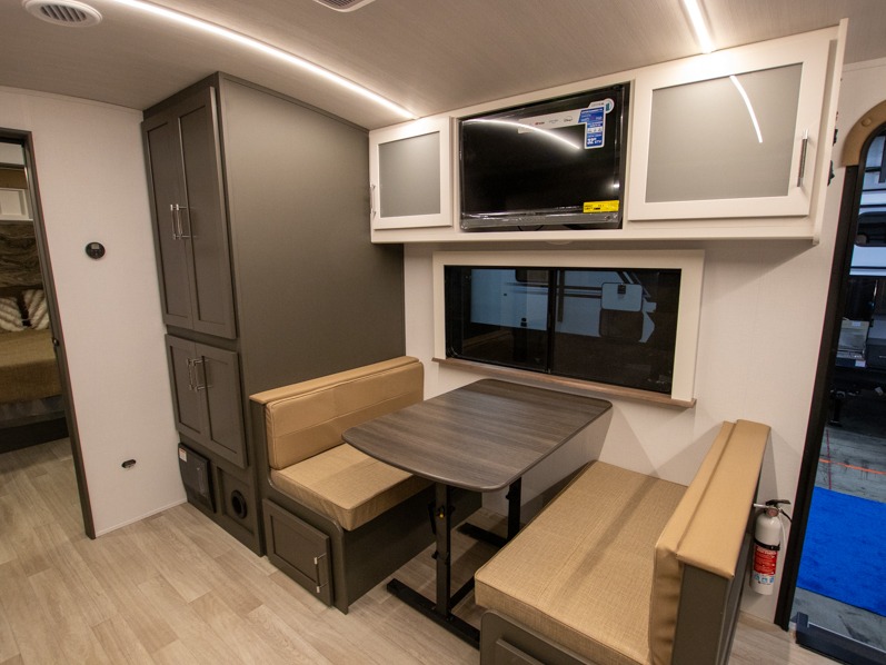 2025 Keystone Bullet Crossfire 245RKS, $ 29,990