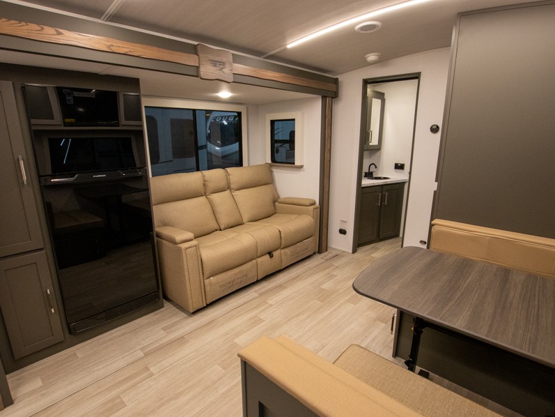 2025 Keystone Bullet Crossfire 245RKS, $ 29,990